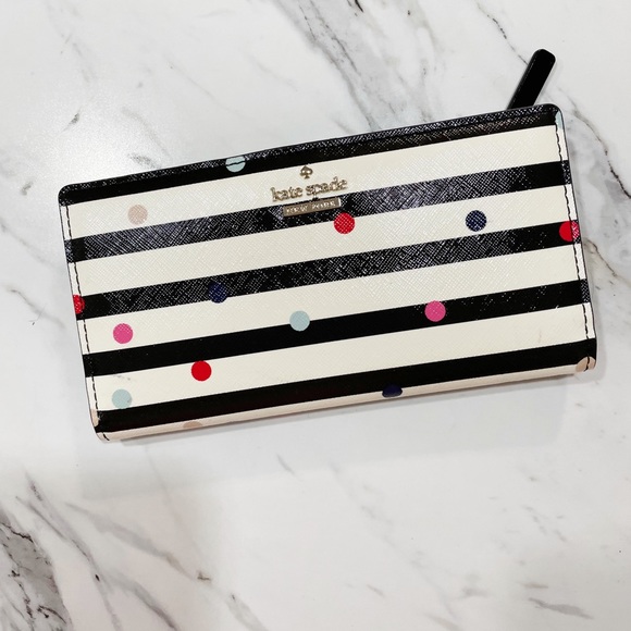 Black and White Stripe Kate Spade Wallet - Picture 15 of 15